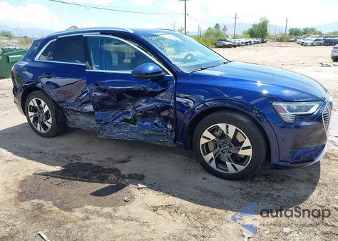 2022 Audi E-Tron Premium Plus Quattro z USA, uszkodzony, nr VIN WA1LAAGE5NB025516